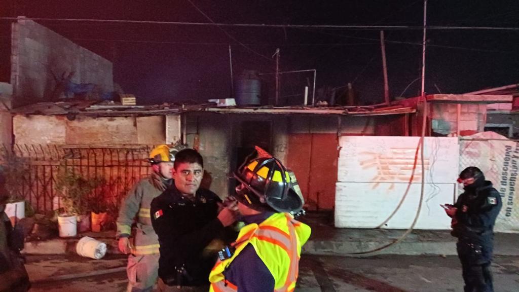 Incendio consume vivienda mueren tres adultos y un bebé