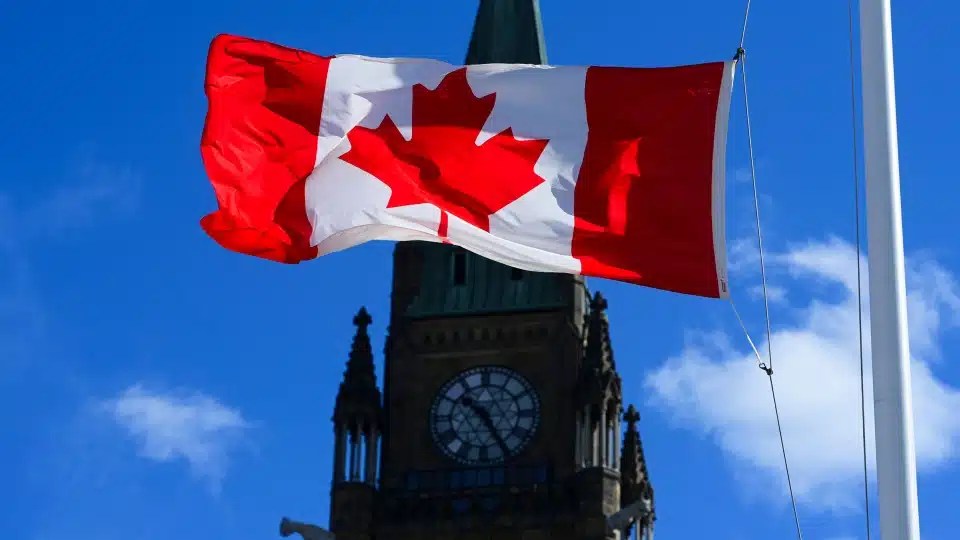 Grupos piden cancelar el 'Canada Day' tras el descubrimiento de los cuerpos  de 215 indígenas | Magazine Latino