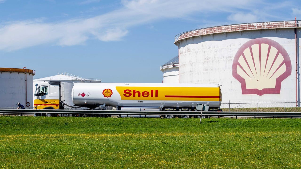 La justicia holandesa exige a Shell que reduzca a la mitad sus emisiones  por su impacto en el cambio climático