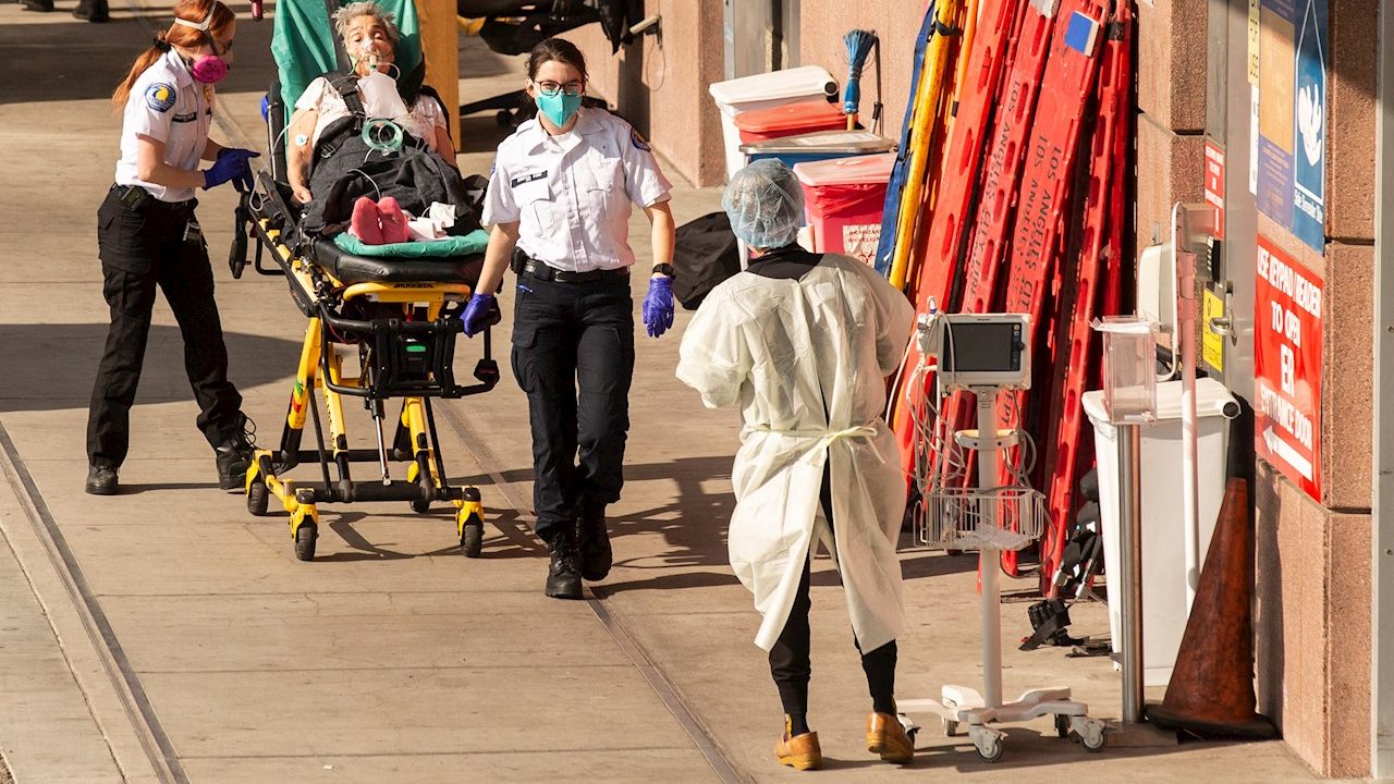 EU bate nuevo récord de hospitalizaciones por Covid-19