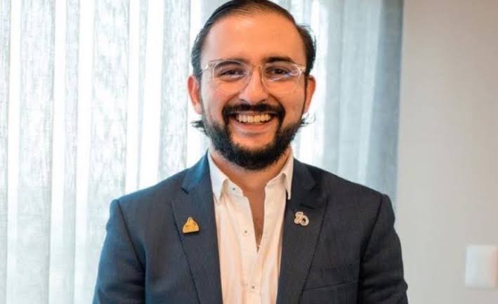 Con- ciencia y sin corbata