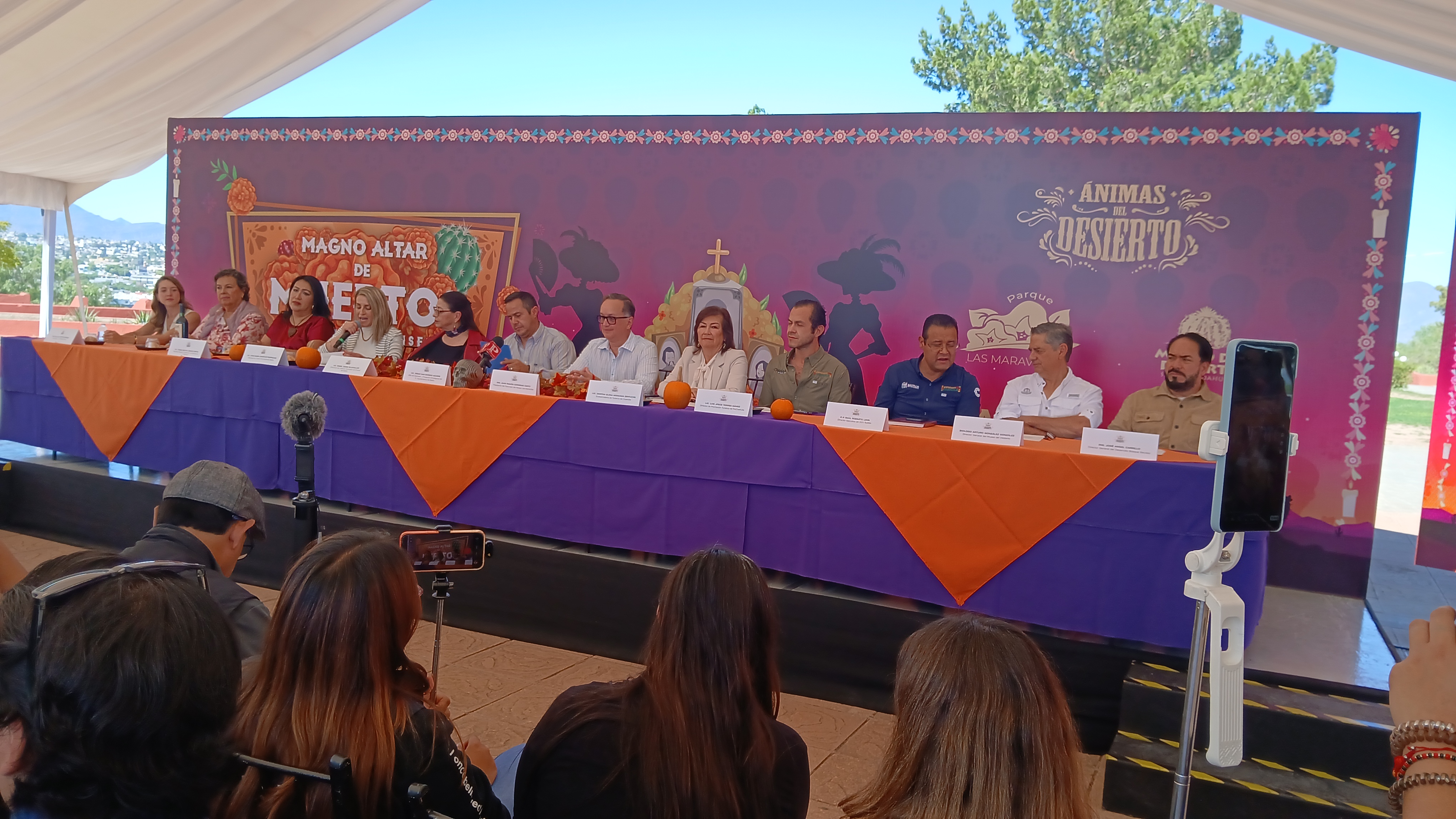 El altar de muertos fue presentado en la explanada del parque las maravillas
