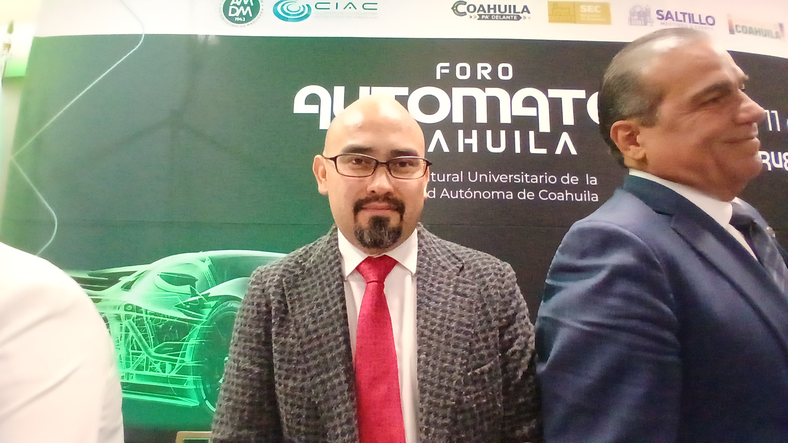 Julio Galván gerente de estudios económicos de autopartes a nivel nacional