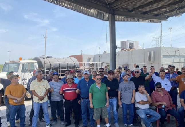 Encadenamiento masivo en la CDMX, analizan exobreros de AHMSA