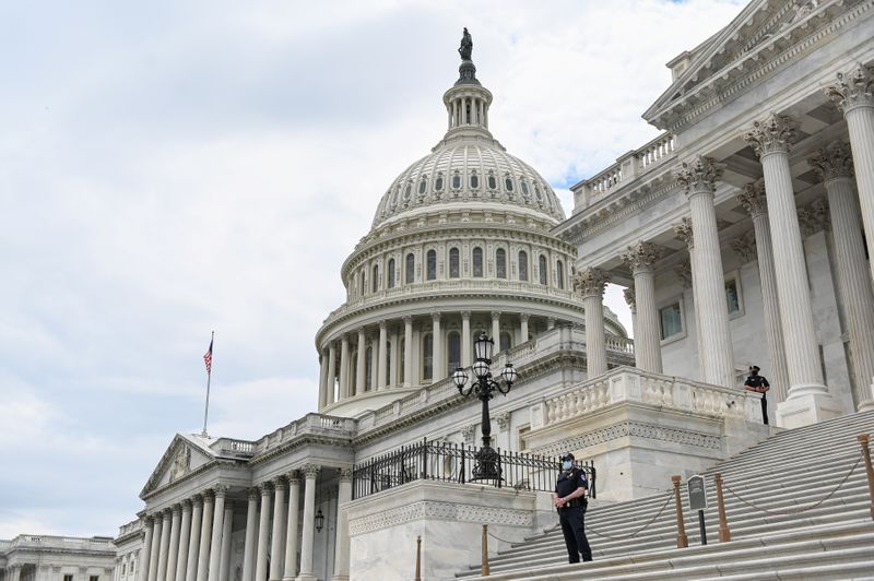 Congresistas demócratas y miembros de la Casa Blanca discutirán el sábado nuevas ayudas para la economía estadounidense