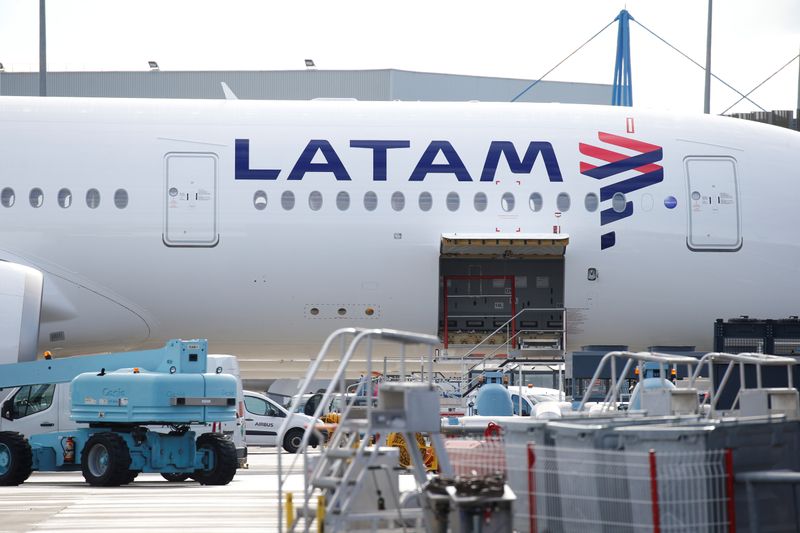 LATAM Airlines despedirá “al menos” 2.700 trabajadores en Brasil