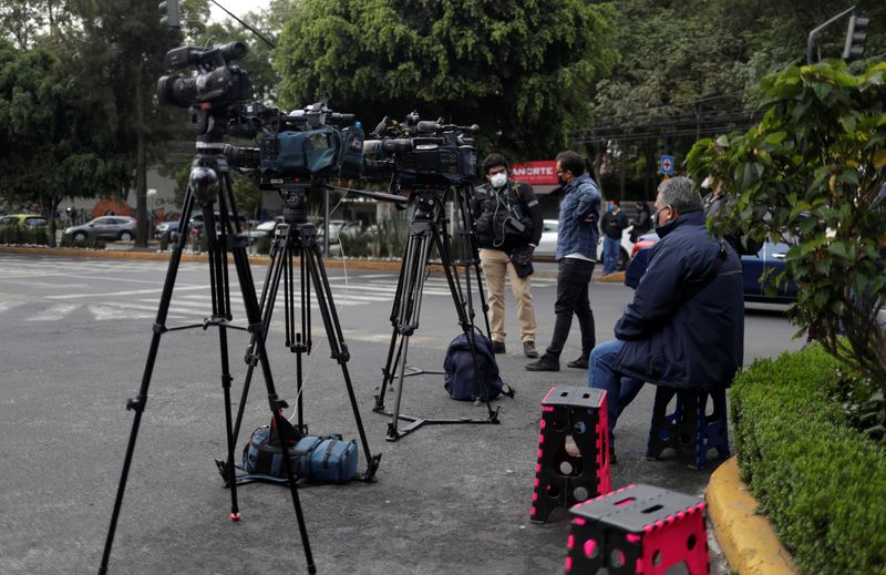 Acusado exjefe de petrolera estatal mexicana Pemex deja el hospital