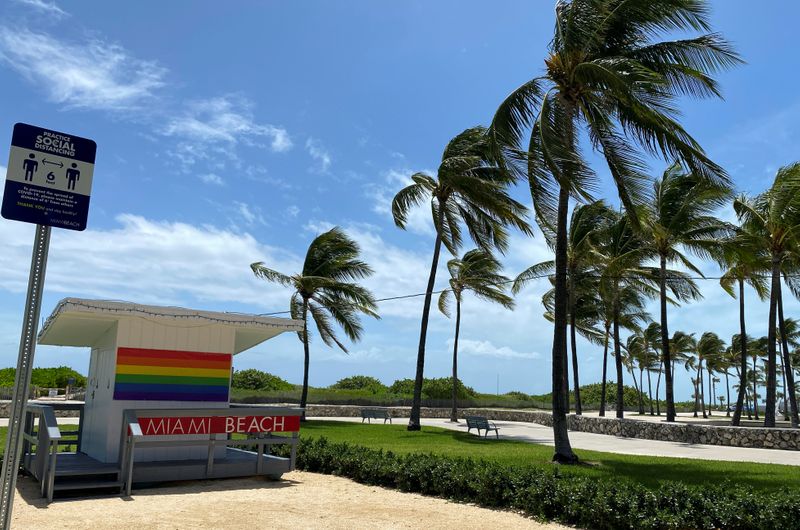 Tormenta Isaías empapa Florida y avanza por la Costa Este de EEUU
