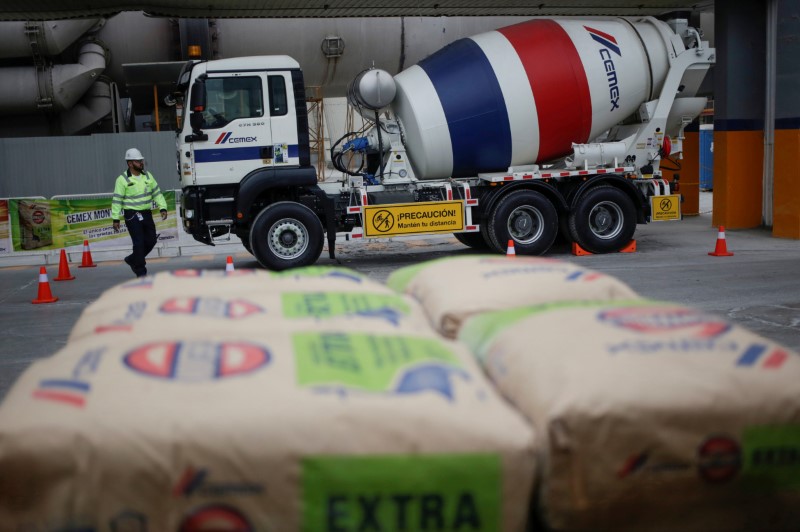 Cementera mexicana Cemex vende activos por 230 mln dlr en Reino Unido: comunicado
