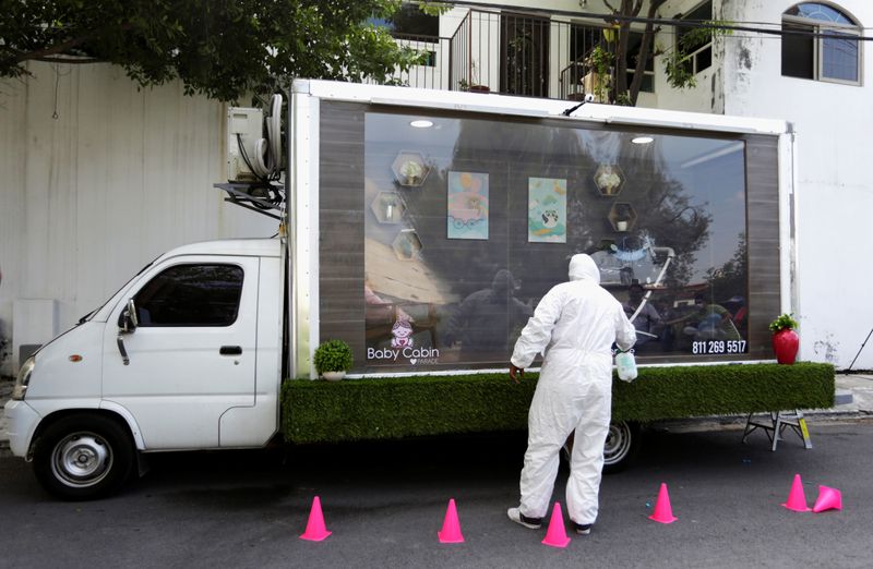 México iniciará clases escolares por TV ante persistencia del coronavirus