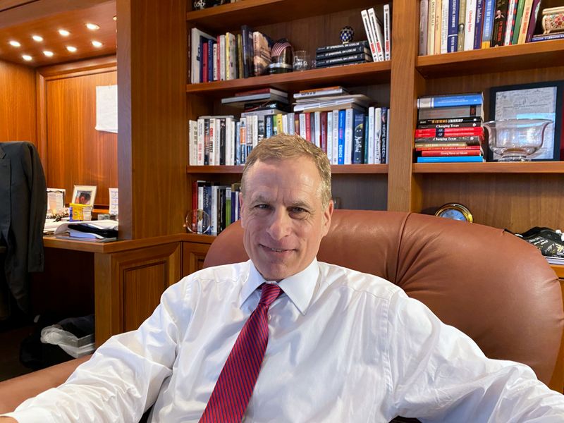 Datos no apoyan quejas firmas sobre beneficios desempleo: Kaplan de la Fed