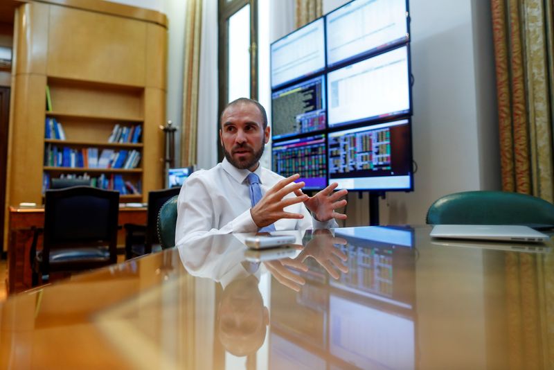 Mercado financiero de Argentina sube con fuerza por expectativa de acuerdo por canje de bonos