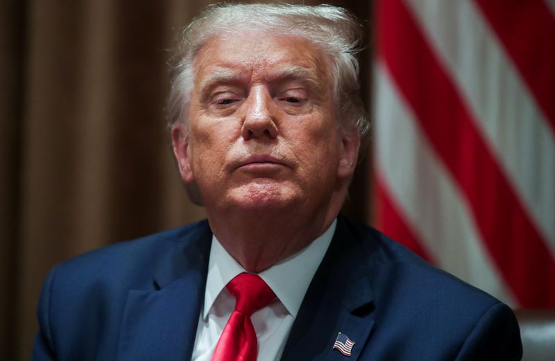 RESUMEN-Trump dice EEUU debería obtener “porción sustancial” de venta de operaciones de TikTok