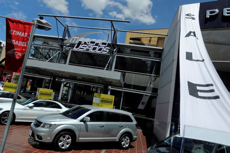 Ventas de vehículos nuevos en Colombia siguen lentas en julio, pero inician repunte
