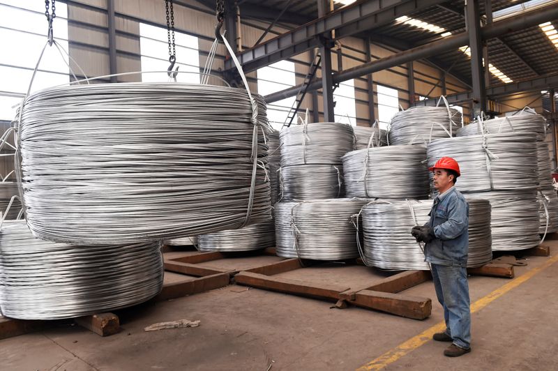 METALES BÁSICOS-Aluminio ronda pico de seis meses por recuperación de la demanda; cobre baja