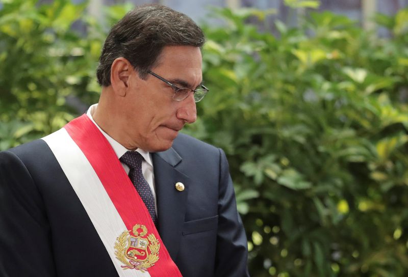 Congreso peruano suma crisis política a la pandemia con rechazo a Gabinete de Vizcarra