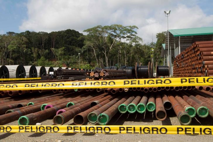 Indígenas en Ecuador presentan acciones legales para pedir suspensión de bombeo de crudo