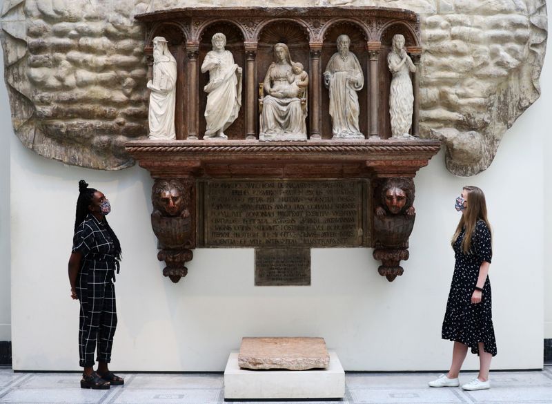 Bellas artes y mascarillas: Museo Victoria and Albert de Londres reabre sus puertas