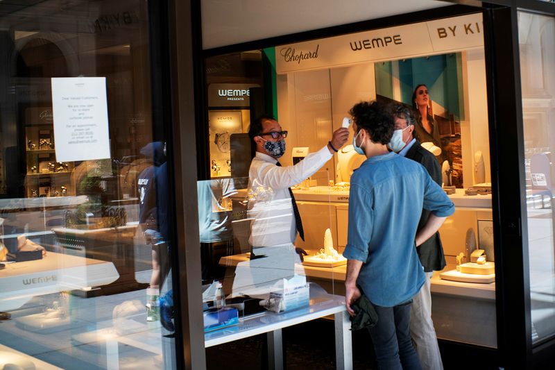 Actividad sector servicios EEUU toca máximo 16 meses en julio