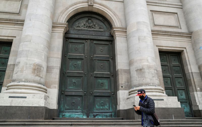Mercados argentinos operan equilibrados tras acuerdo por reestructuración de deuda