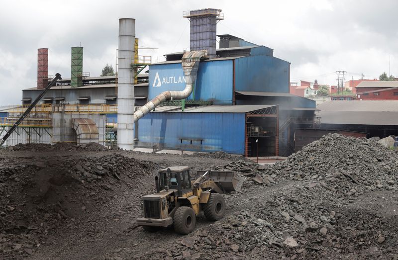 Acciones de mineras mexicanas suben impulsadas por precios de metales