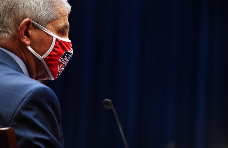 Fauci dice FDA no está tomando atajos en procesos de revisión de posibles vacunas