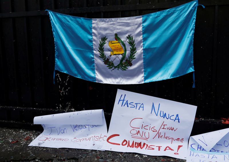 Fiscales EEUU acusan de lavado de dinero a exministro Economía Guatemala prófugo