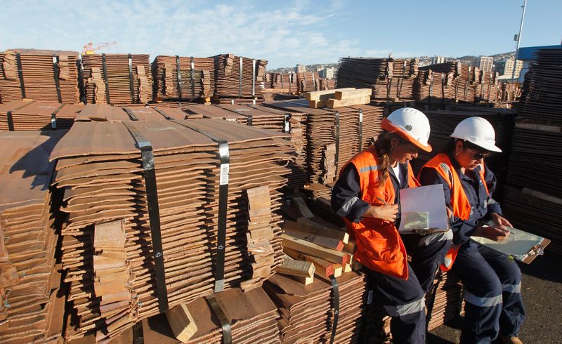 Precios del cobre caen frente a inminente superávit
