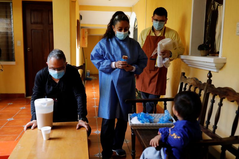 Rápida deportación de niños desde EEUU tensa los refugios guatemaltecos