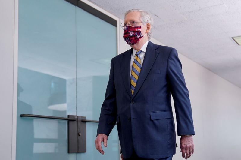 Líder republicano del Senado dice EEUU necesita “otro impulso”, negociaciones sobre ayuda continúan