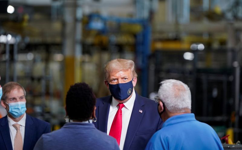 Trump reimpone aranceles a aluminio canadiense, dice que es necesario para defender industria EEUU