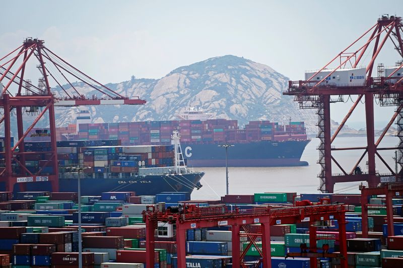 Las exportaciones chinas suben al ritmo más rápido en 7 meses pero las importaciones caen