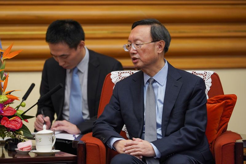 China insta a EEUU a cooperar para crear condiciones favorables al acuerdo comercial