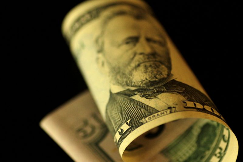 Dólar sube tras dato empleo EEUU, pero sufre su séptima caída semanal consecutiva