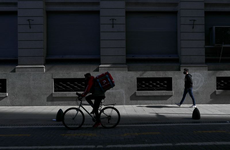 Mercados argentinos buscan equilibrio tras acuerdo con acreedores por deuda