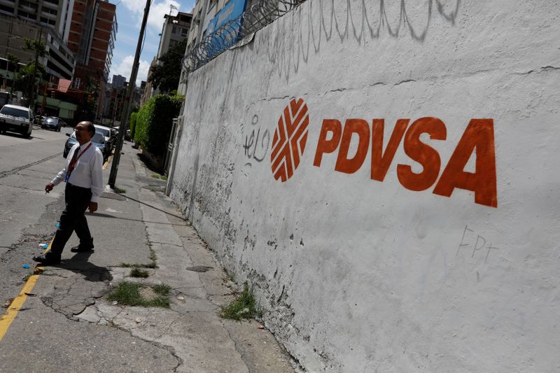 EXCLUSIVA-PDVSA cambia acuerdos petroleros para incluir envío en medio de sanciones EEUU: documentos