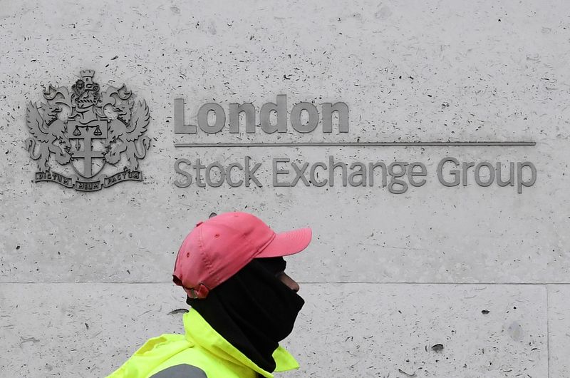 Acciones europeas terminan la semana con ganancias por sectores telecomunicaciones y tecnología