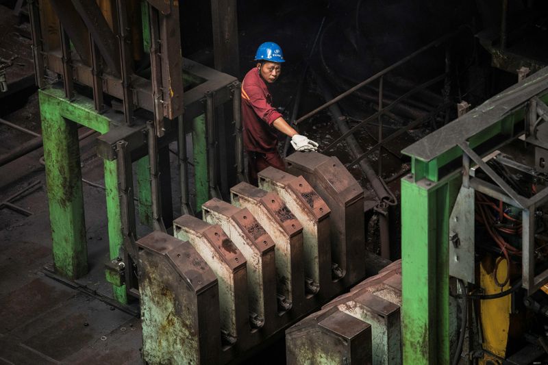La deflación industrial de China se modera en julio ante los indicios de recuperación