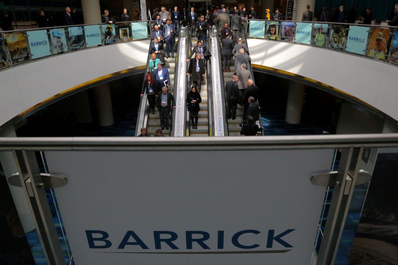 Minera Barrick supera estimaciones de ganancias por alza de precios del oro