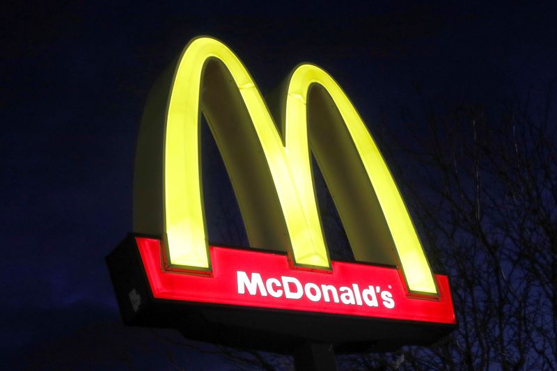 McDonald’s demanda a exCEO por supuestas relaciones con empleados