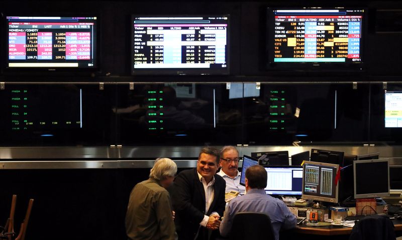 Activos argentinos buscan equilibrio tras anuncio acuerdo con acreedores