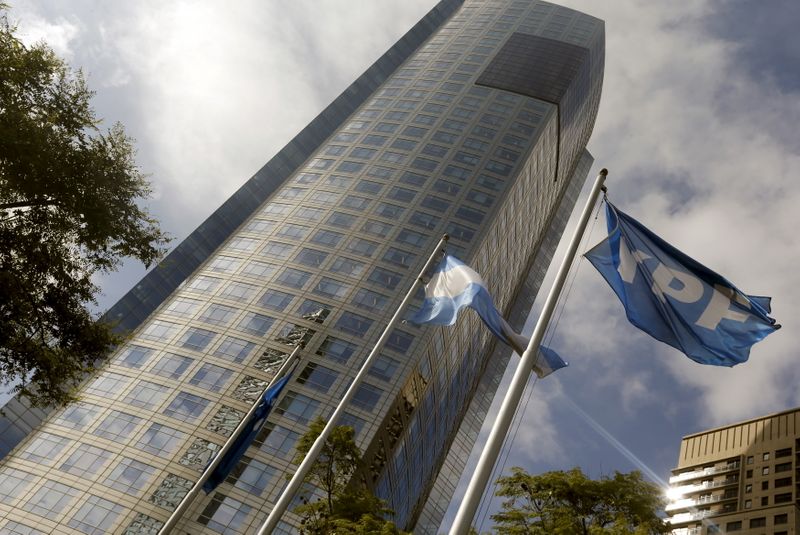 Petrolera argentina YPF registra pérdida de 1.165 mln dlr en segundo trimestre, golpeada por pandemia
