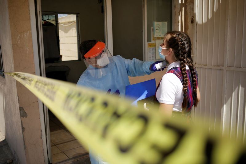 México acumula más de 53,000 decesos por coronavirus