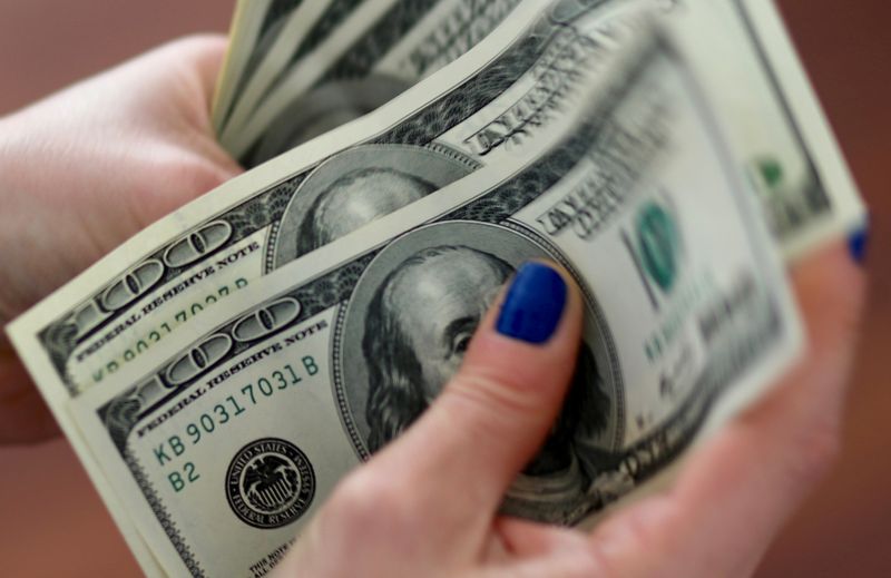 Euro sube tras datos positivos de Alemania, dólar opera cerca de máximos de una semana