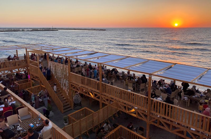 Cafés “Destino Soñado” ofrecen el sabor del paraíso en bloqueada Franja de Gaza