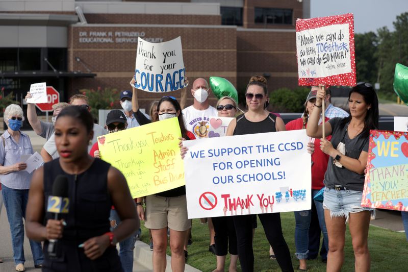 Mitad de 100,000 casos diarios de COVID-19 en América están en EEUU: directora OPS