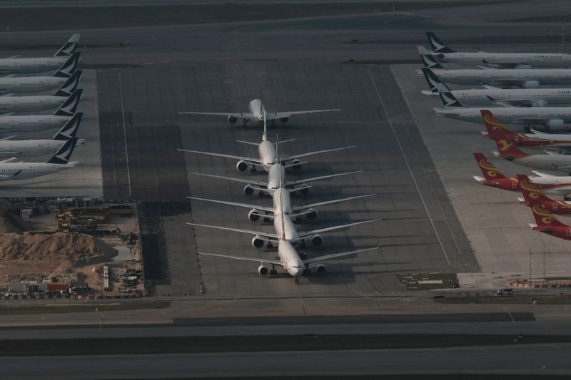 La aerolínea Cathay registra una pérdida récord y no prevé una recuperación rápida
