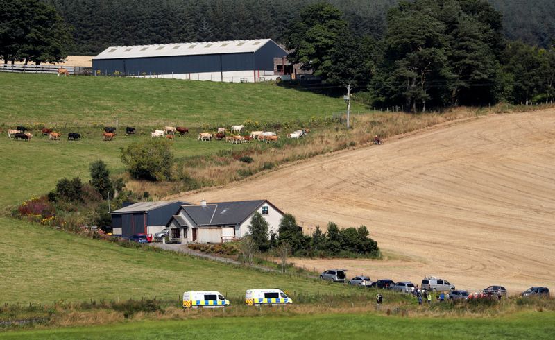 Tres personas mueren por el descarrilamiento de un tren en Escocia