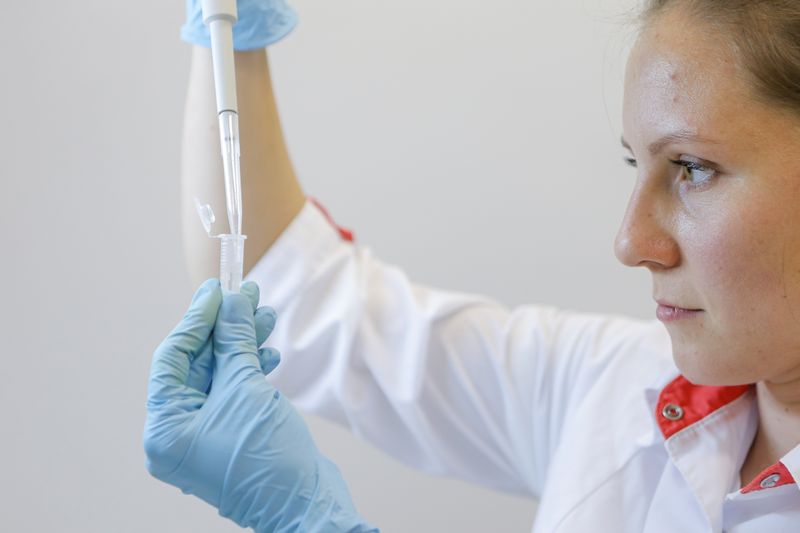 Epidemiólogo cubano dice que vacuna contra coronavirus estará lista en 2021