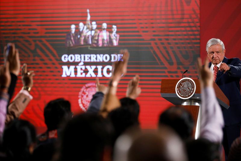 Presidente México dice se eliminará gradualmente uso gubernamental de polémico glifosato